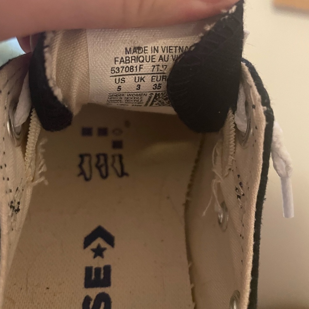 Size 5 , Black converse - Picture 6 of 6